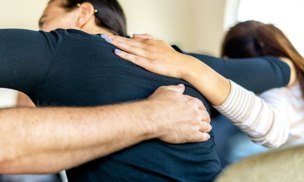 Nuestro abrazo a los excluidos. Abrazos necesarios para curar los estigmas-heridas