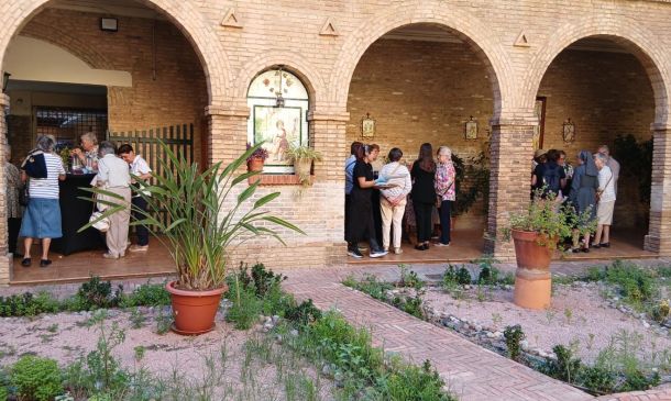 Unos 60 religiosos y religiosas participan en una vigilia de Pentecostés en Valencia