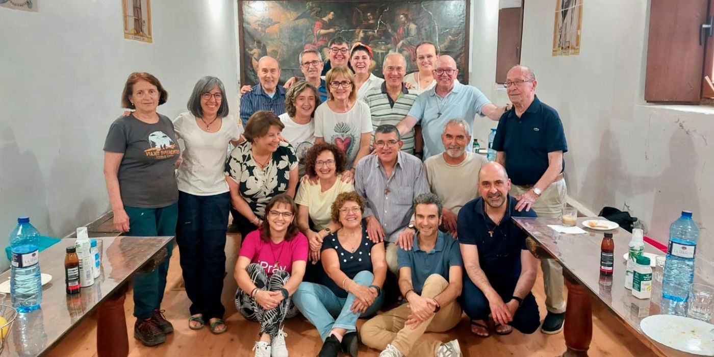 Un Obispo y dos docenas. Encuentro de oración en Jumilla