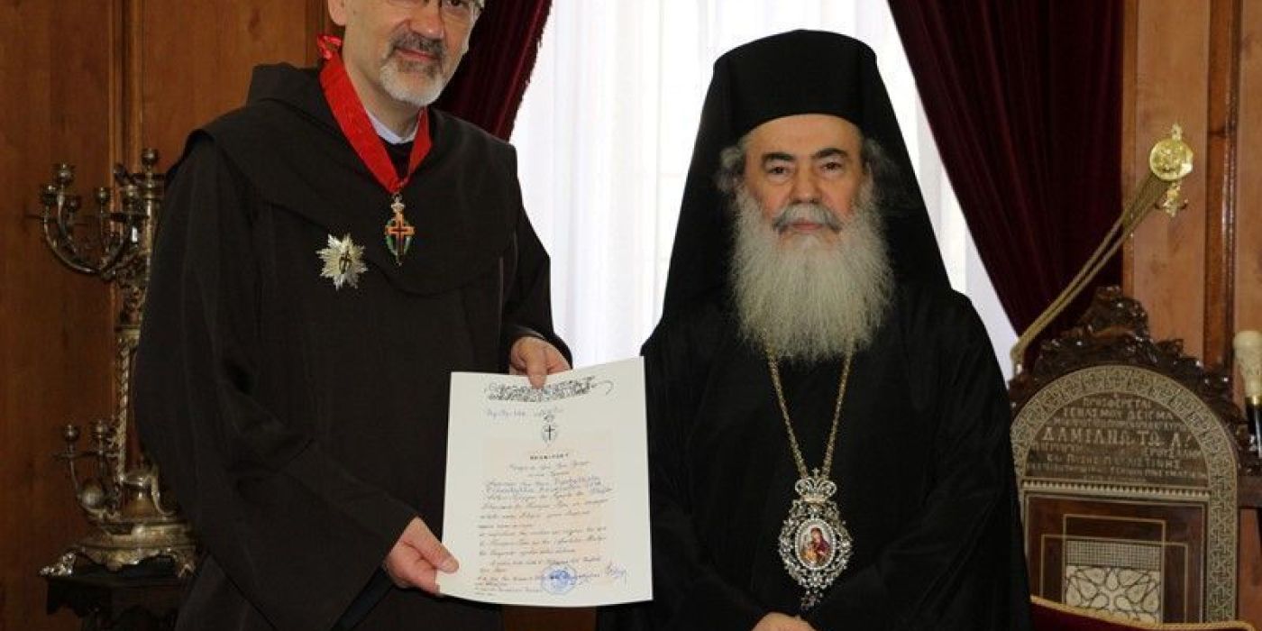 Fray Pierbattista Pizzaballa, condecorado por el Patriarca greco-ortodoxo