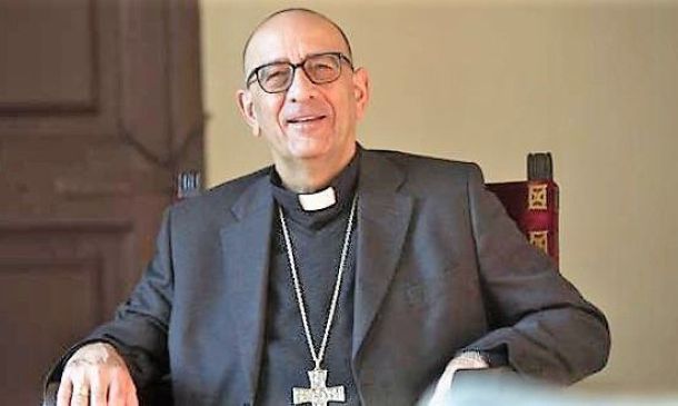 Reflexiones para tiempos insólitos. V Hombres de carne y hueso
